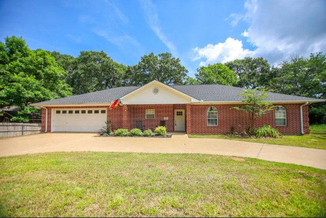 Building Photo - 1531 E Austin St