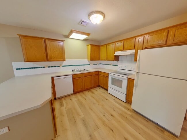 Building Photo - 609 S Mt Carmel St