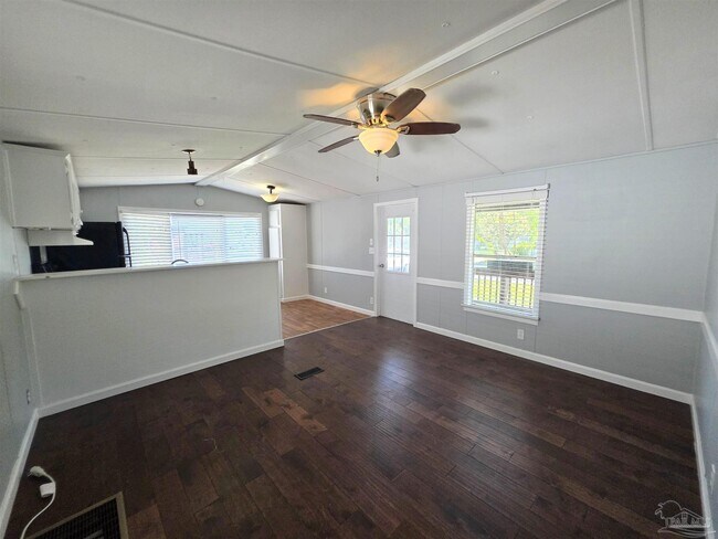 Foto del edificio - 8527 San Juan Calzada