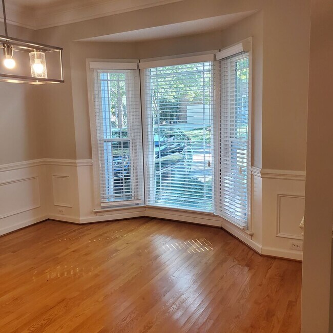 Foto del edificio - Available Now! 4 Bedroom Single Family Home