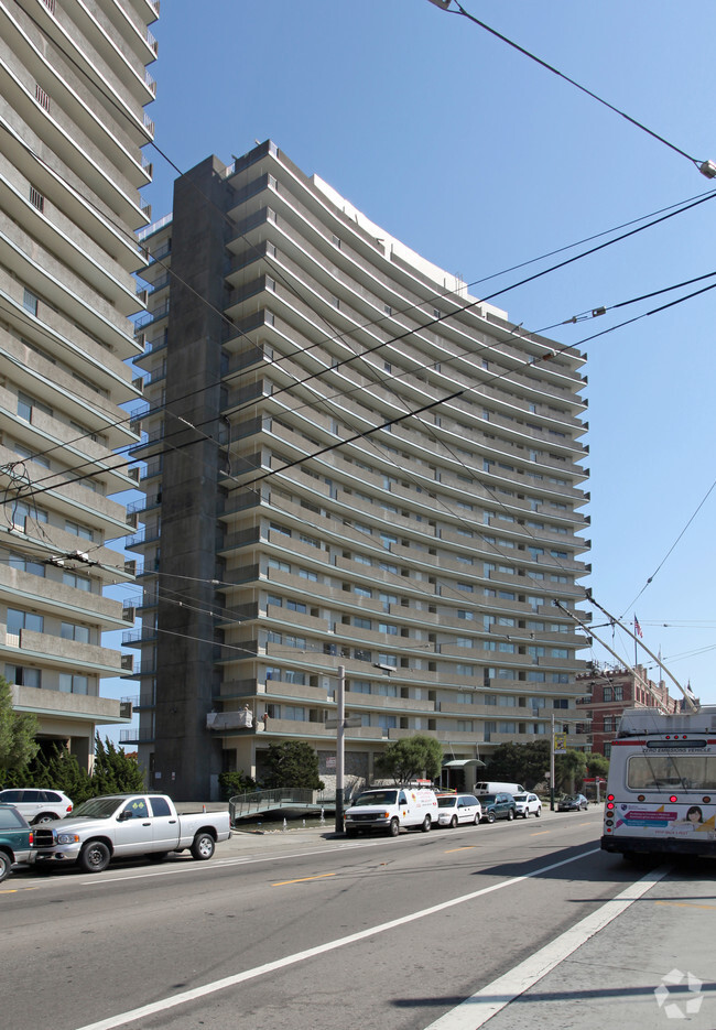 Building Photo - Fontana East Apartment