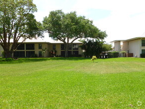 Building Photo - 3 SE Turtle Creek Dr