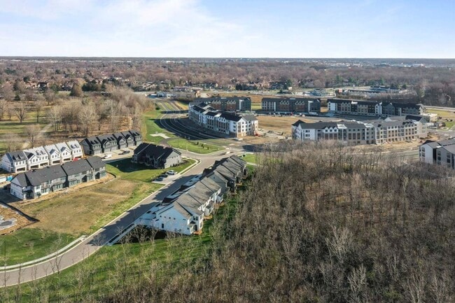 Building Photo - Luxury Townhome, Fishers Schools, Minutes from Shopping, Restaurants, and City Parks!