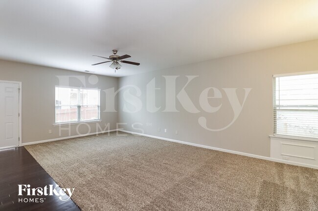 Foto del edificio - 505 Mill Ridge Rd