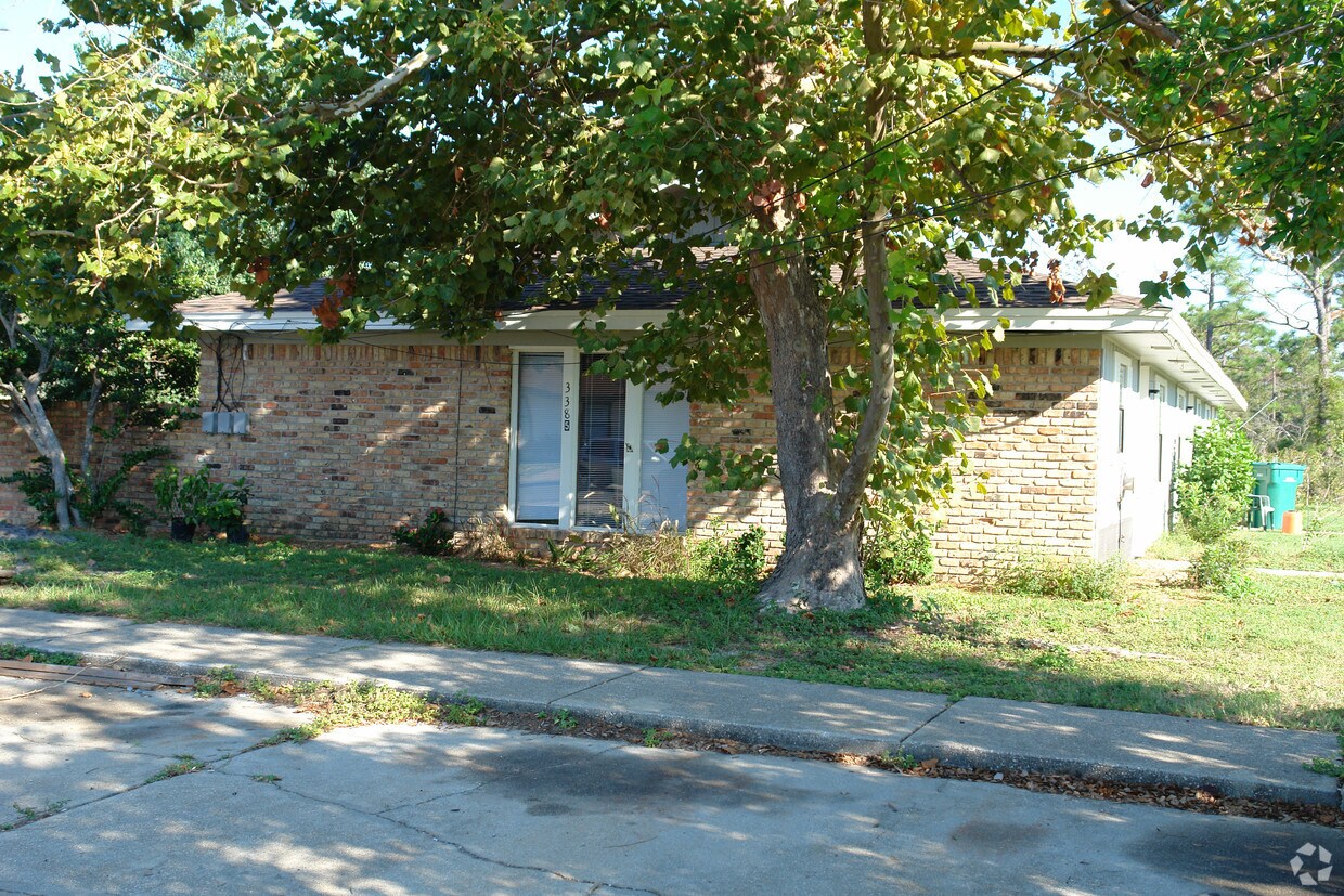 Primary Photo - 3385 Green Briar Cir
