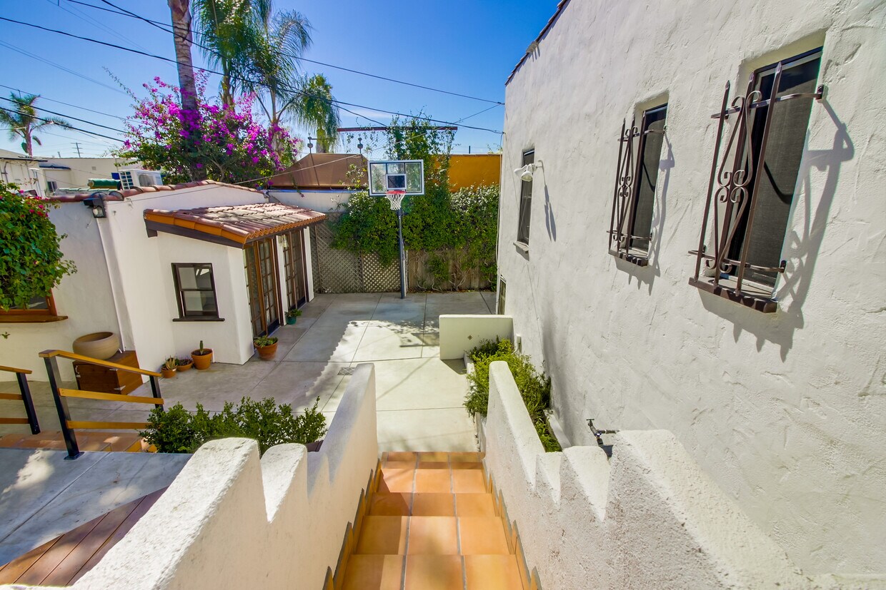 Foto principal - 1338 S Sierra Bonita Ave