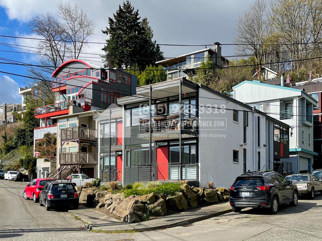 Primary Photo - 3521 S Leschi Pl