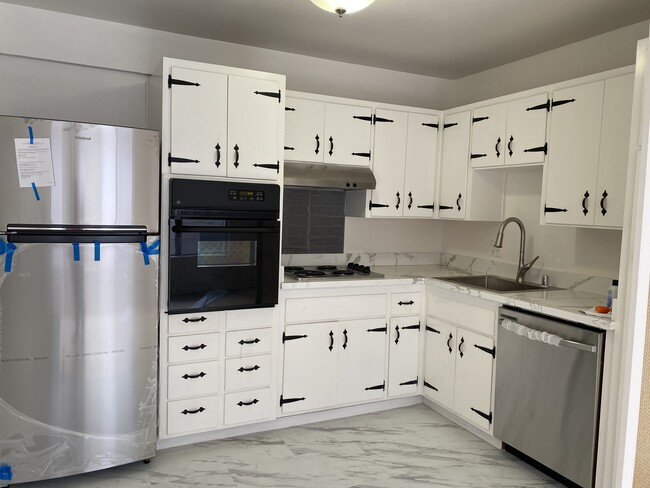 Building Photo - 1961 Clay St