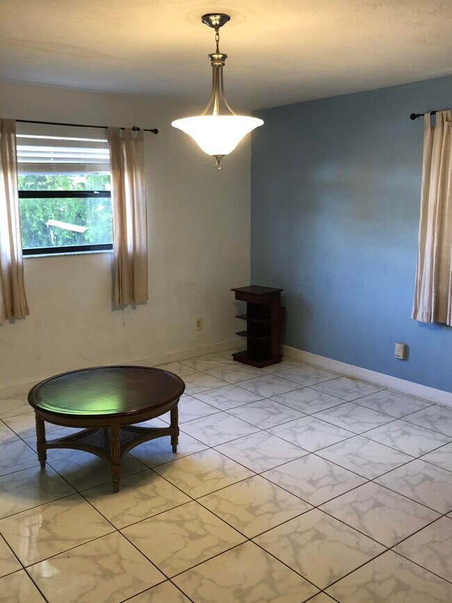 Foto del edificio - 5738 Taylor St