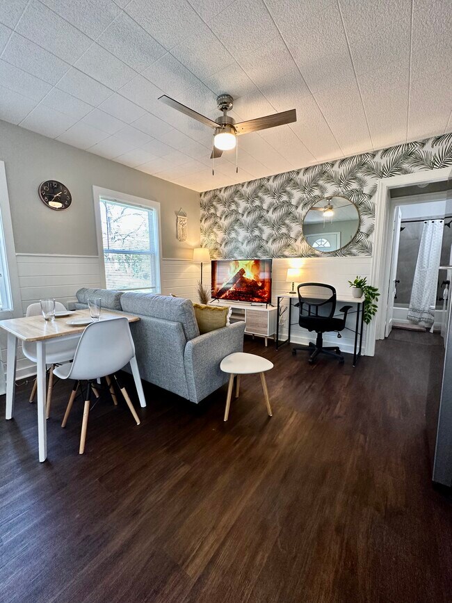 528 Fleming St Unit 3, Hendersonville, NC 28739 Apartments in