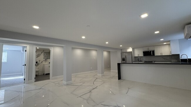 Building Photo - 1-64 Beach 124th St