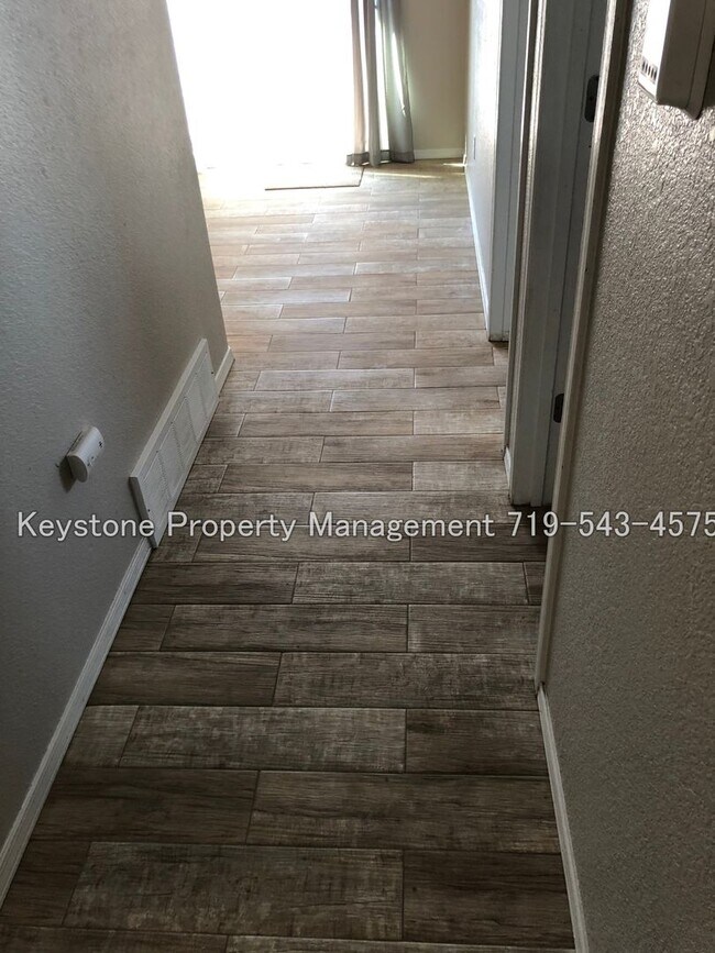 Foto del edificio - 486 W Bellflower Dr