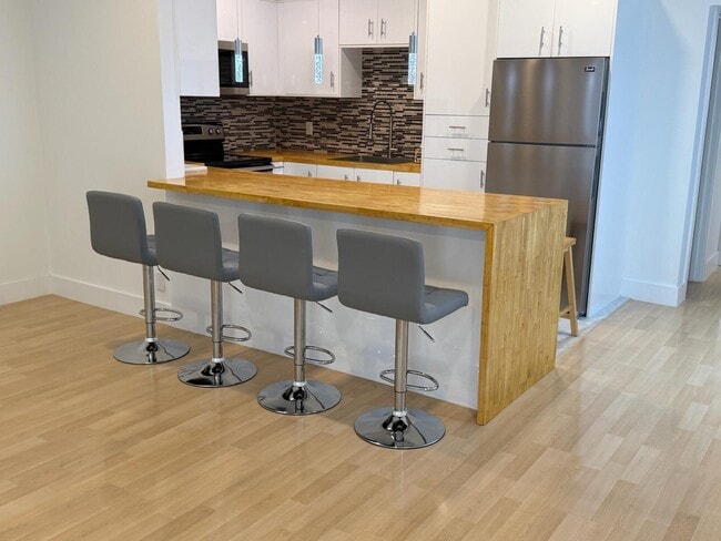 Building Photo - 116 Salisbury E