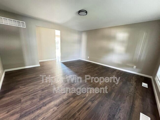 Building Photo - 11306 Parkmont Dr