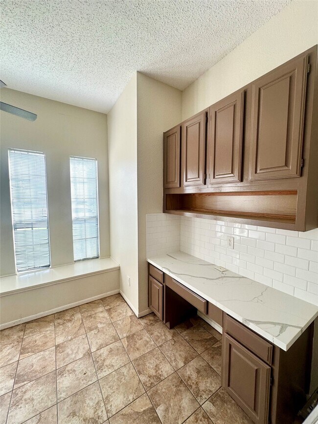 Foto del edificio - 2127 Greencove Ln