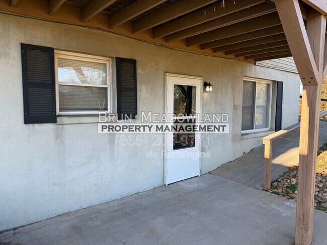 Foto del edificio - 1805 Meadowland Ln