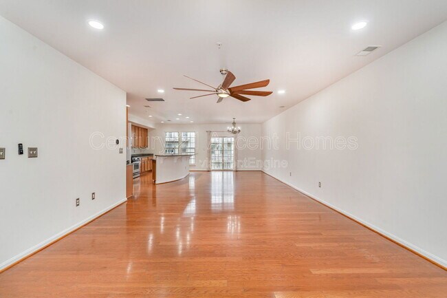 Foto del edificio - 8007 Crescent Park Dr