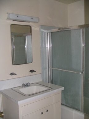 bathroom - 1140 Montalban St