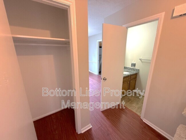 Building Photo - 5301 Rolling Oak Ln