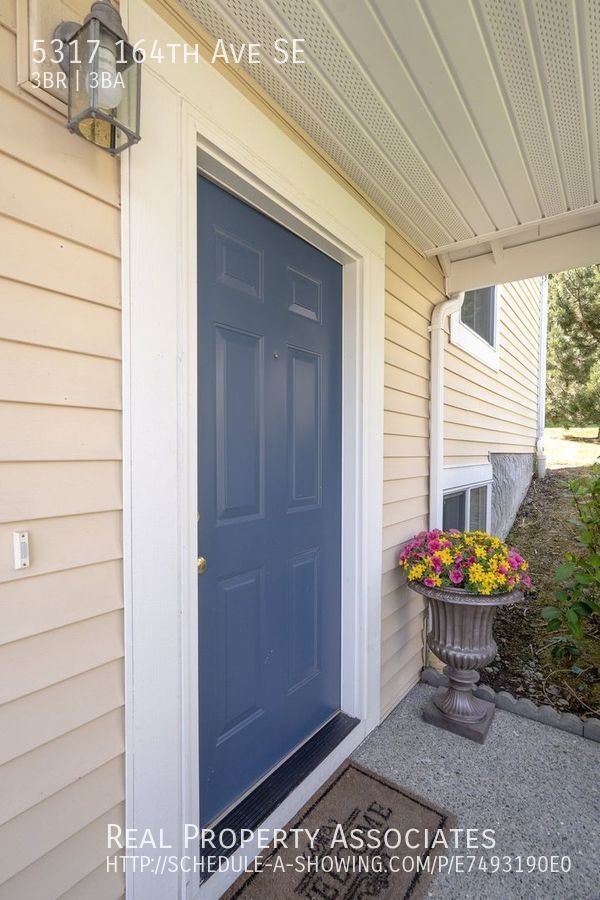 Building Photo - Lakemont View Townhome | 3 Bedroom + Bonus...