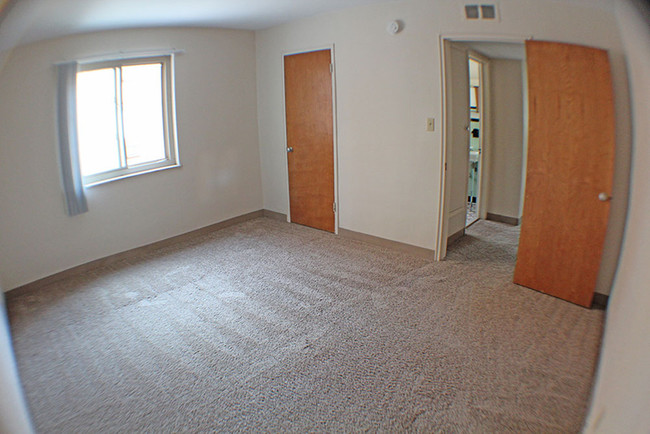 Dormitorio de la casa de las tierras altas - AIY Lakewood Area Apartments