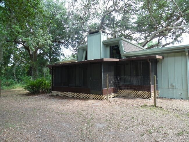 Building Photo - 5805 West Blvd