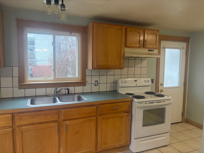 Building Photo - 530 High St