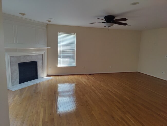 Family room - 3165 Empire State Dr
