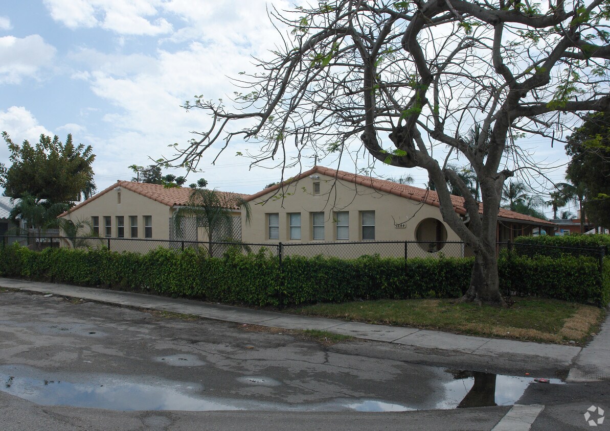 Building Photo - 1840-1844 Taft St