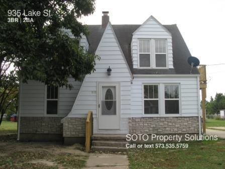 Primary Photo - 935 Lake St