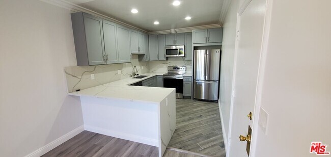Building Photo - 827 2nd St