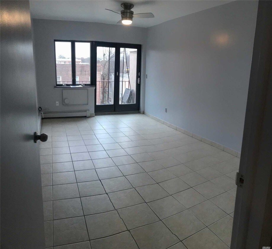 Building Photo - 30-23-27 Steinway St