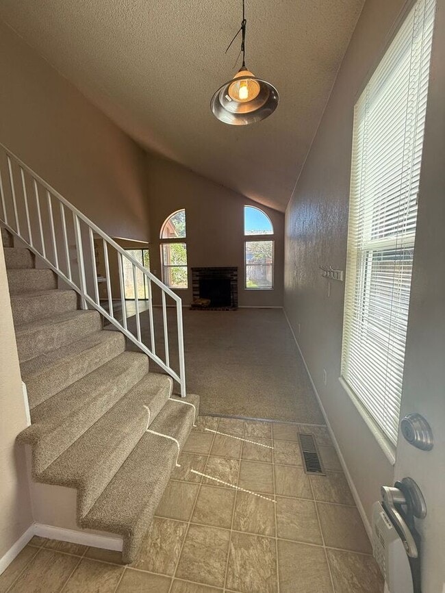 Building Photo - COMING SOON! 3 bed, 2.5 Bath Home in the Heart of Sparks