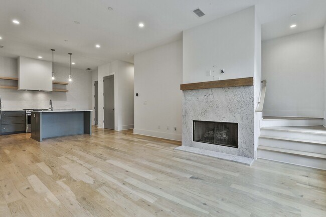Building Photo - 335 Sage Ln