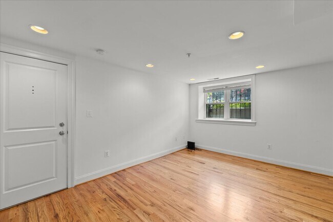 Building Photo - 739 Newton Pl NW