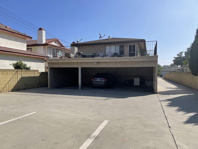 Foto del edificio - 6029 Primrose Ave