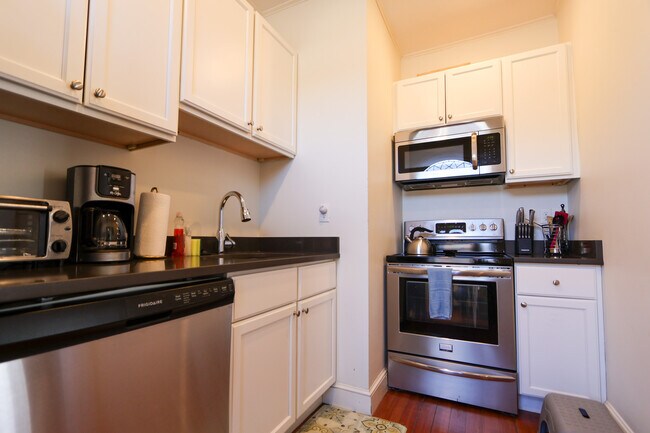 Foto del edificio - 1869 Beacon St