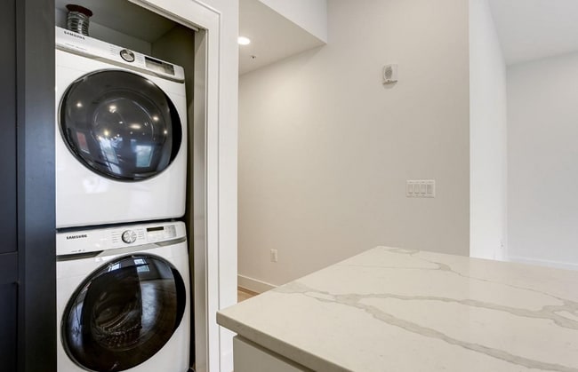 Foto del edificio - 836 Varnum St NW