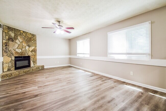 Foto del edificio - 3210 Fescue Cir