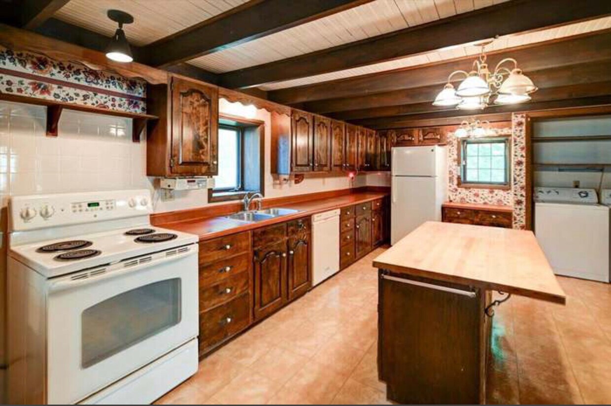 Kitchen - 1809 Lake Kegonsa Rd