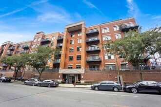 Building Photo - 550 W Fulton St