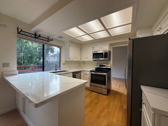 Foto del edificio - 6574 Leyland Park Dr