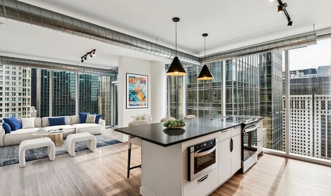 Building Photo - 165 W Kinzie St