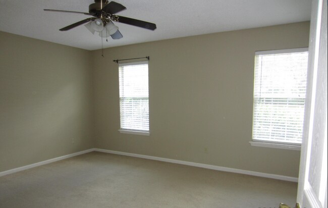 Building Photo - Three Bedroom Home off Bemiss Road