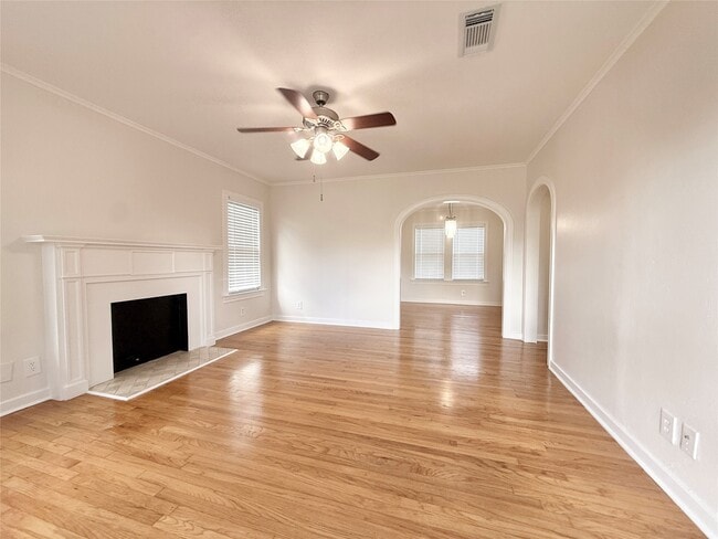 Building Photo - 813 Gale St