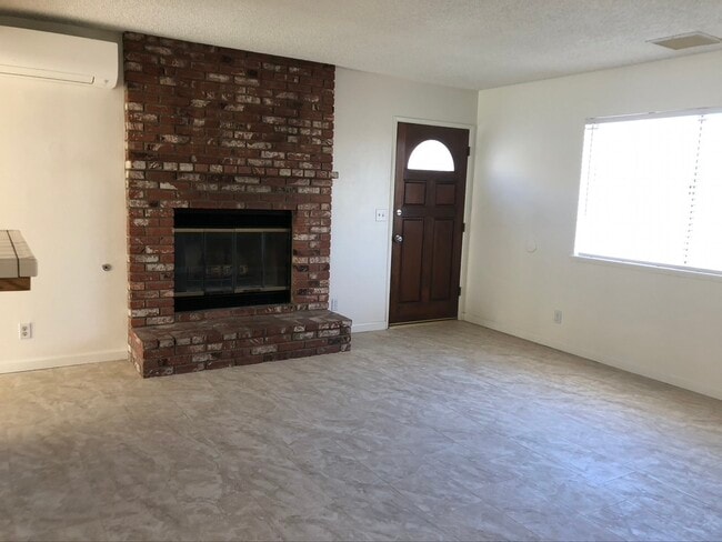 Building Photo - 408 W Felspar Ave