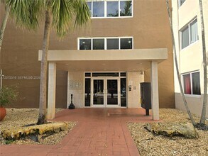 Building Photo - 6940 Miami Gardens Dr