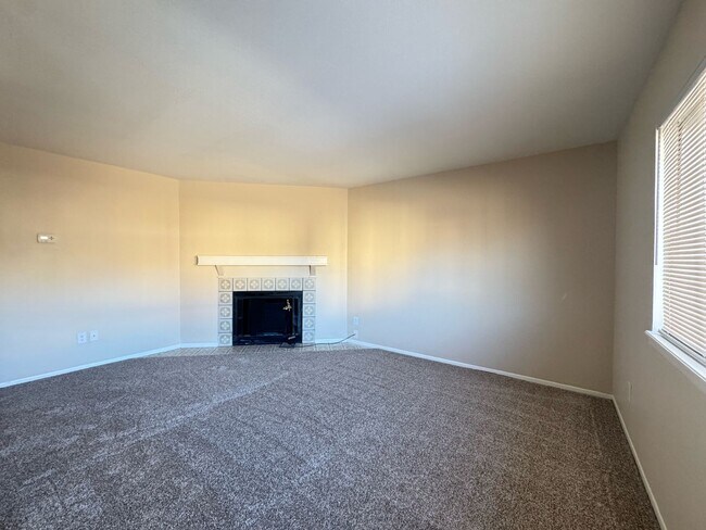 Foto del edificio - Upper Floor Multi-Family Unit