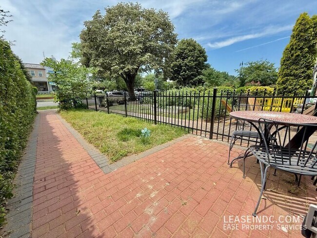 Foto del edificio - 1518 Massachusetts Ave SE