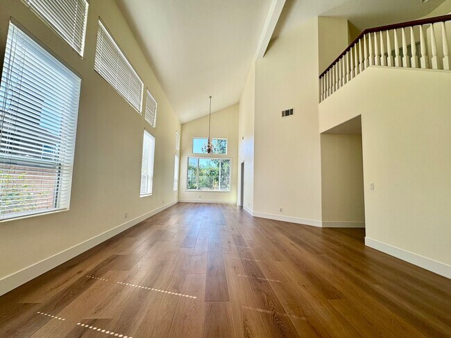 Foto del edificio - 5 Bedroom View Home in lovely Mission Viejo